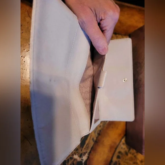 MICHAEL KORS LONG WALLET - Picture 6 of 14